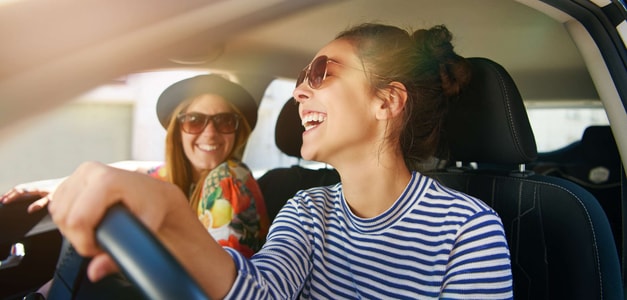 נשים בזמן נהיגה נשים בזמן נהיגה