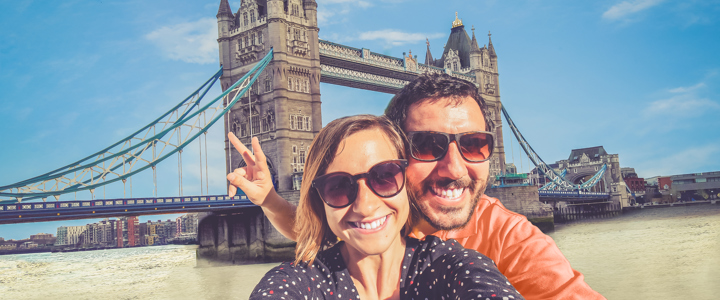 זוג בחופשה בחו"ל