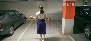 אישה שרכבה נגנב אישה שרכבה נגנב