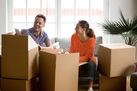 זוג בדירה עם ביטוח מבנה זוג בדירה עם ביטוח מבנה